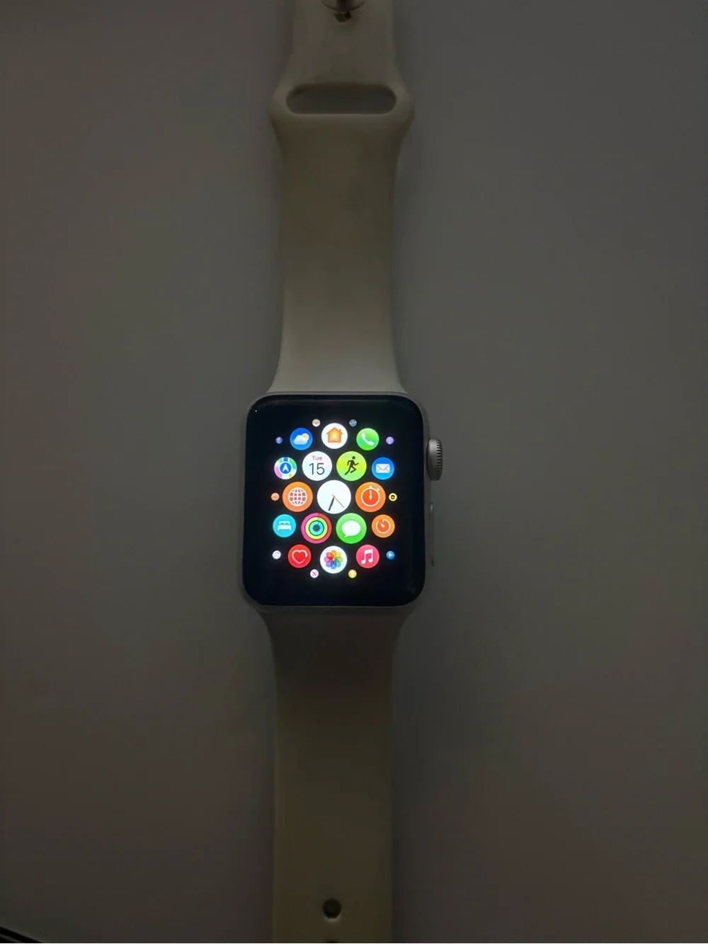 Apple Watch does NOT include watch band